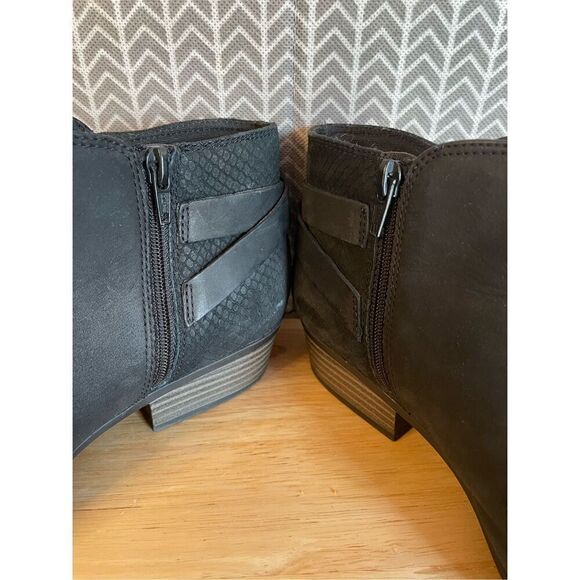 CLARKS COLLECTION ADDIY GLADYS BLACK LEATHER ANKLE BOOTS - Picture 5 of 8